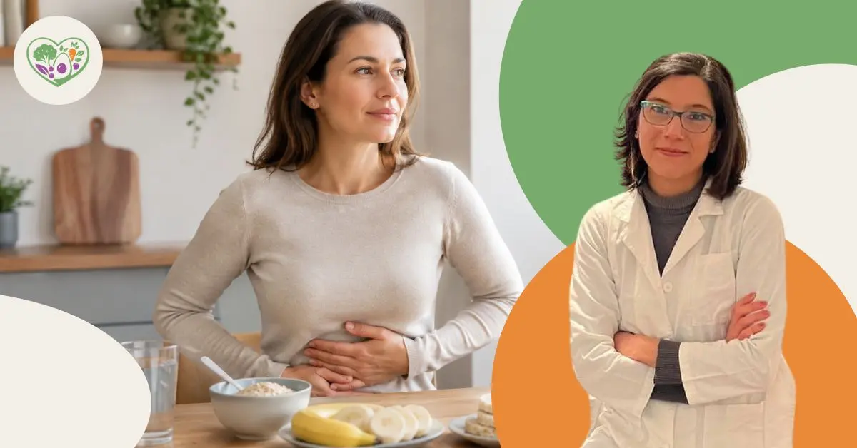 Sindrome dell’intestino irritabile Donna seduta a tavola con alimenti leggeri mentre tiene le mani sull’addome, immagine che rappresenta la Sindrome dell'intestino irritabile e l’alimentazione per gestire i sintomi.